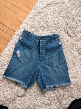Free People She’s A Legend Shorts Distressed Denim Blue Size 2